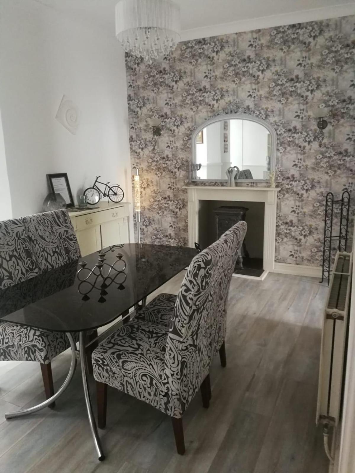 Three Sisters Cottage Торки Екстериор снимка